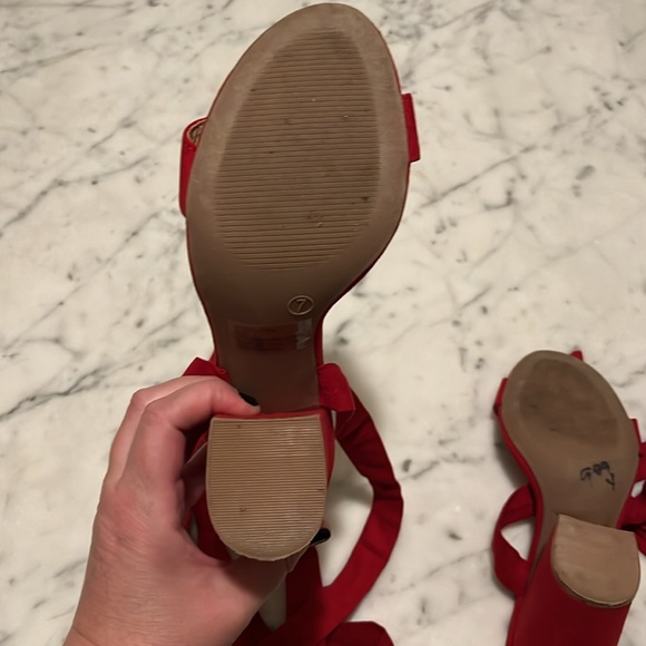 Red Lulu’s heels, suede. Size 7. - Picture 3 of 6